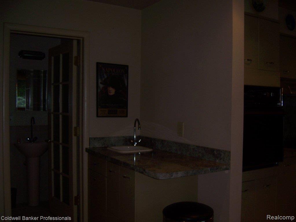 3824 West Maple Road Bloomfield Hills, MI 48301 - Photo 9 of 18 102_7766.JPG