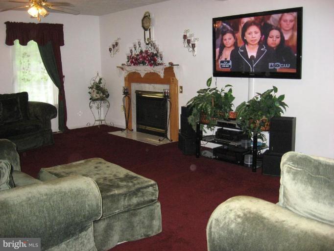12637 High Sierra Road Lusby, MD 20657 - Photo 16 of 26 Living Room
