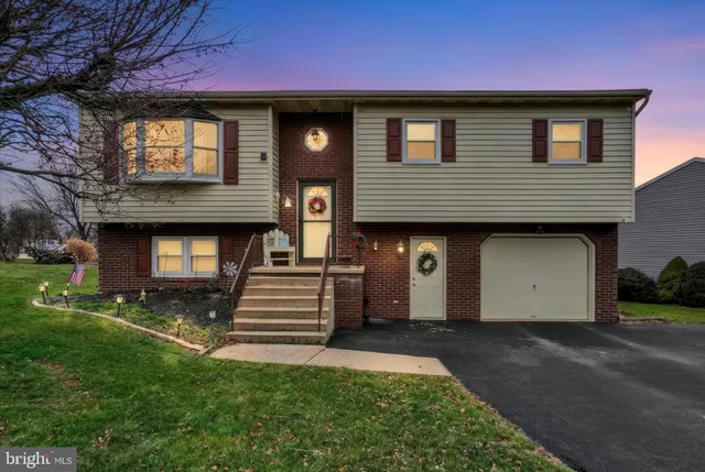 $305,000 | 2545 Onyx Road, York, PA 17408