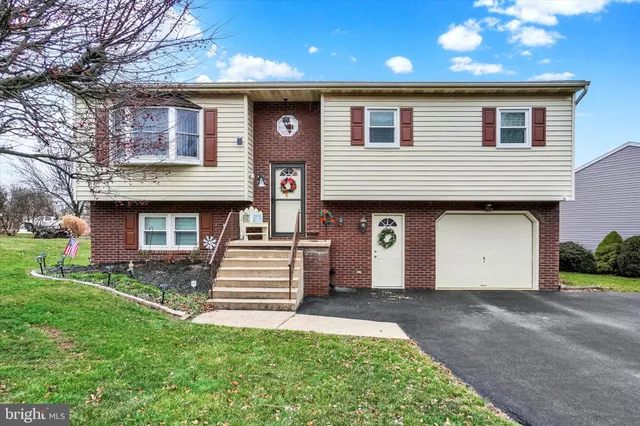 $305,000 | 2545 Onyx Road, York, PA 17408