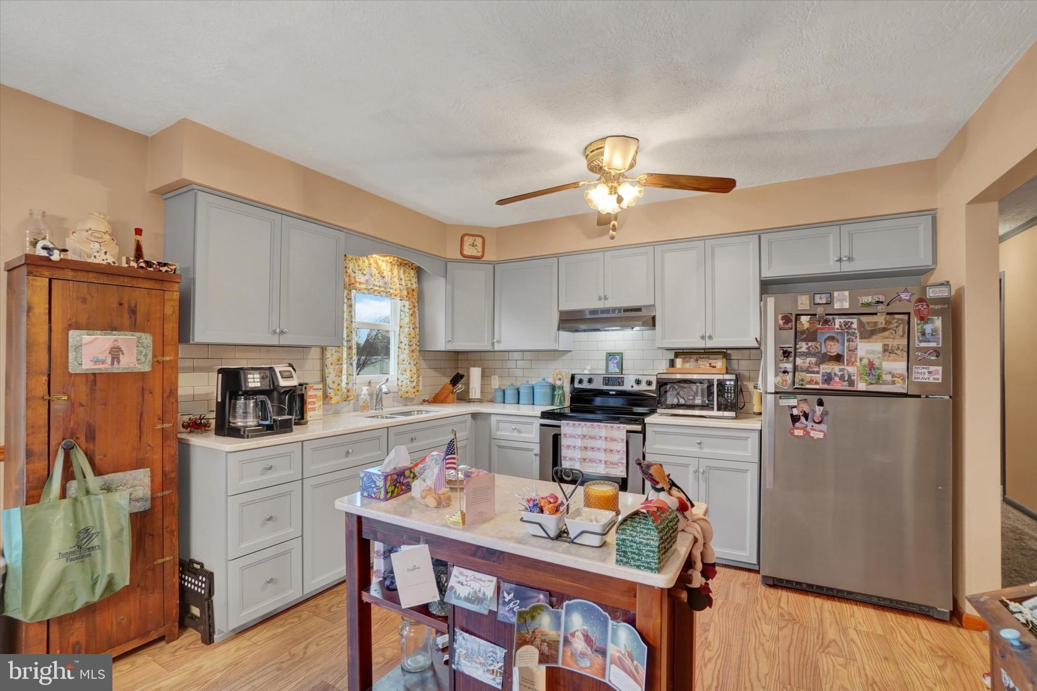 2545 Onyx Road York, PA 17408 - Photo 4 of 28 Recently updated kitchen