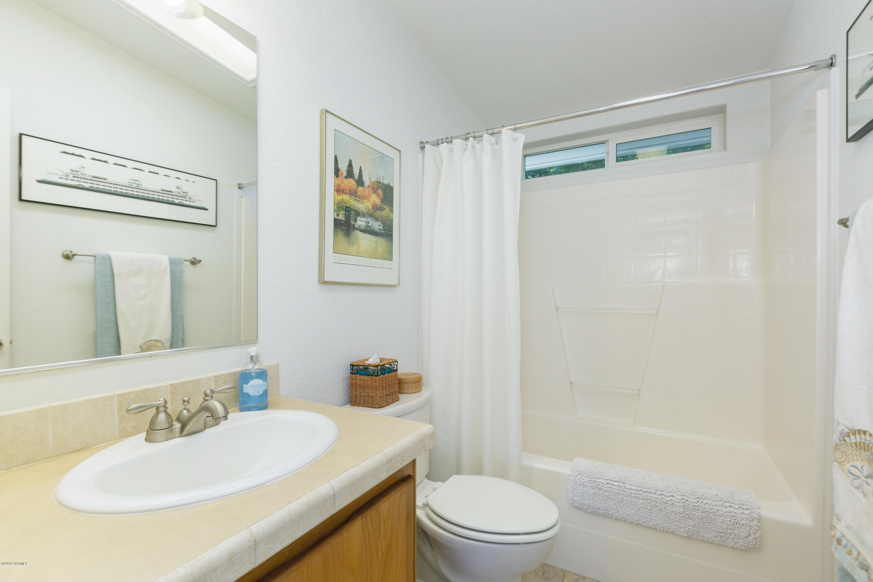 721 Division Road Zillah, WA 98953 - Photo 22 of 24 a bathroom with a sink a toilet and shower