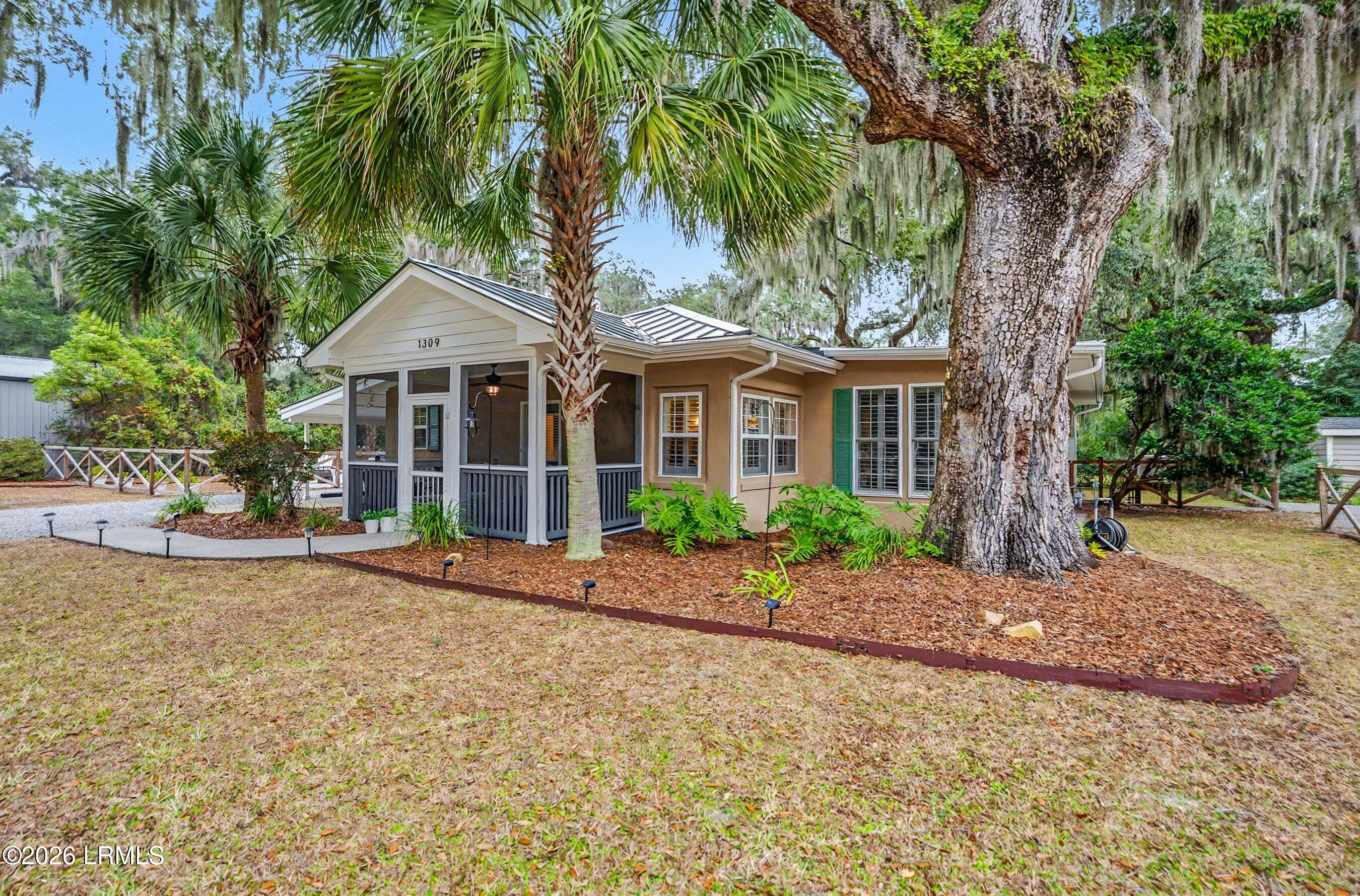 1309 Newcastle Street Beaufort, SC 29902 - Photo 6 of 64 DSC03701-195-1.jpg-SMALL