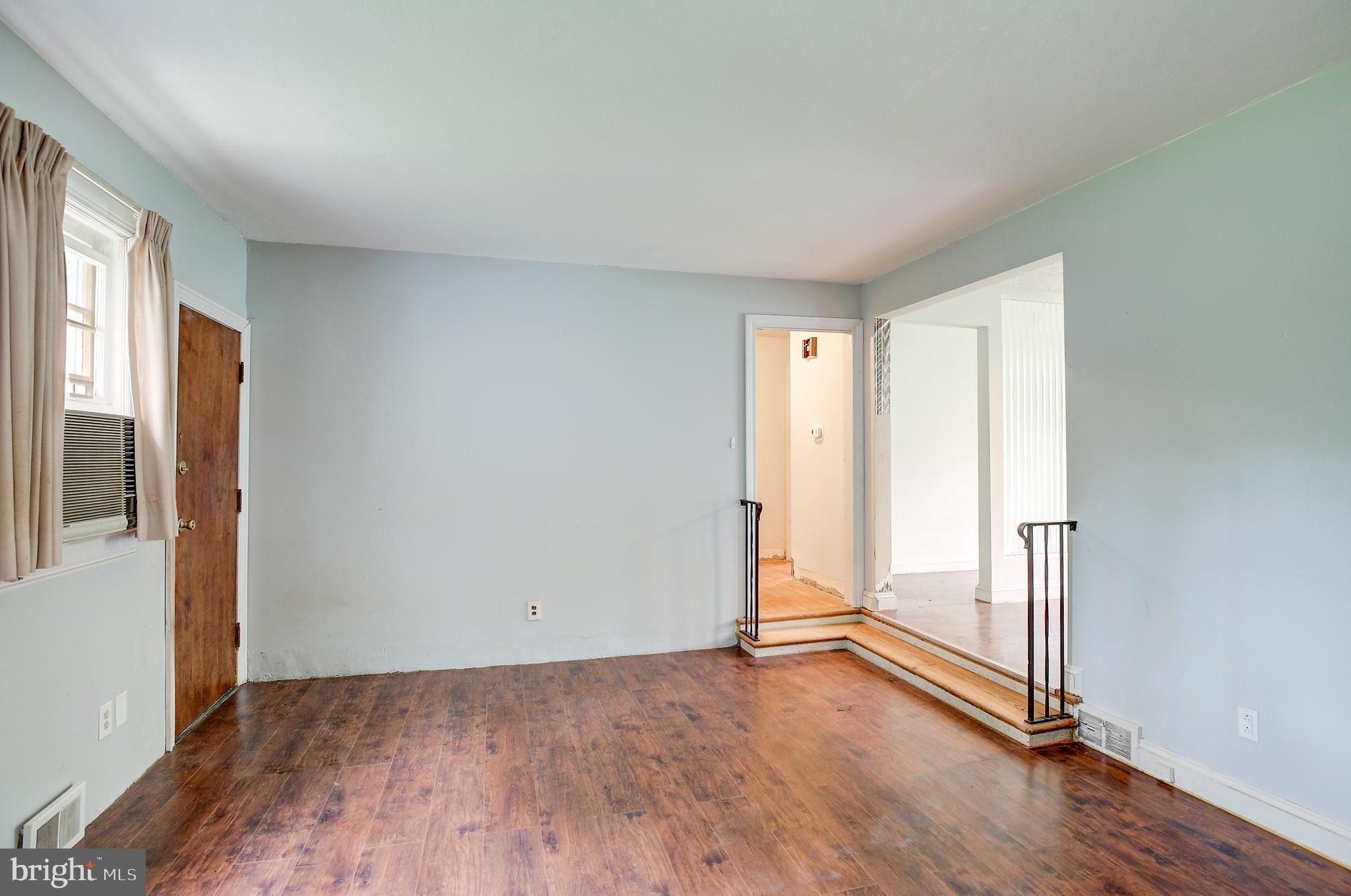 522 Sutherland Road Trenton, NJ 08618 - Photo 13 of 26 Living Room