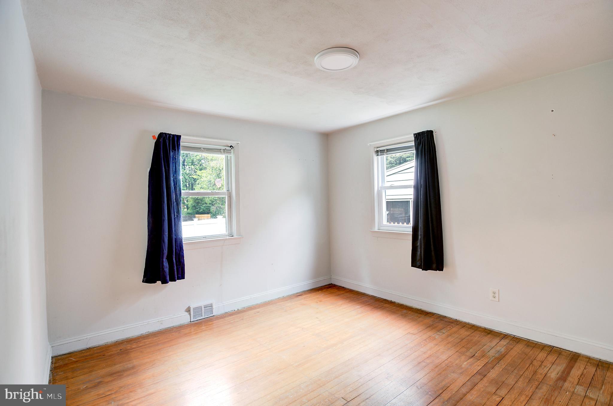 522 Sutherland Road Trenton, NJ 08618 - Photo 17 of 26 Primary Bedroom