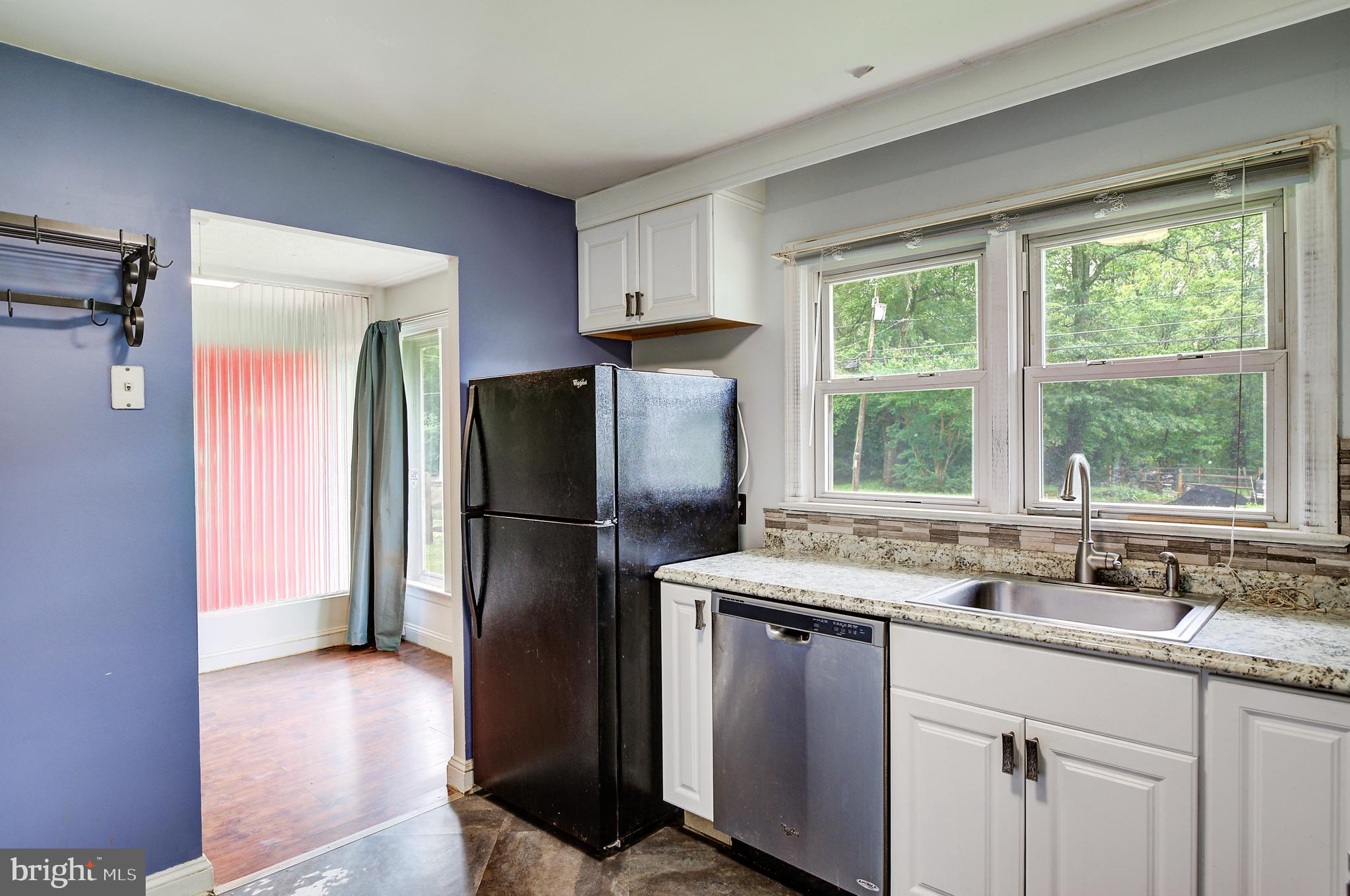 522 Sutherland Road Trenton, NJ 08618 - Photo 21 of 26 Kitchen to Diring Room