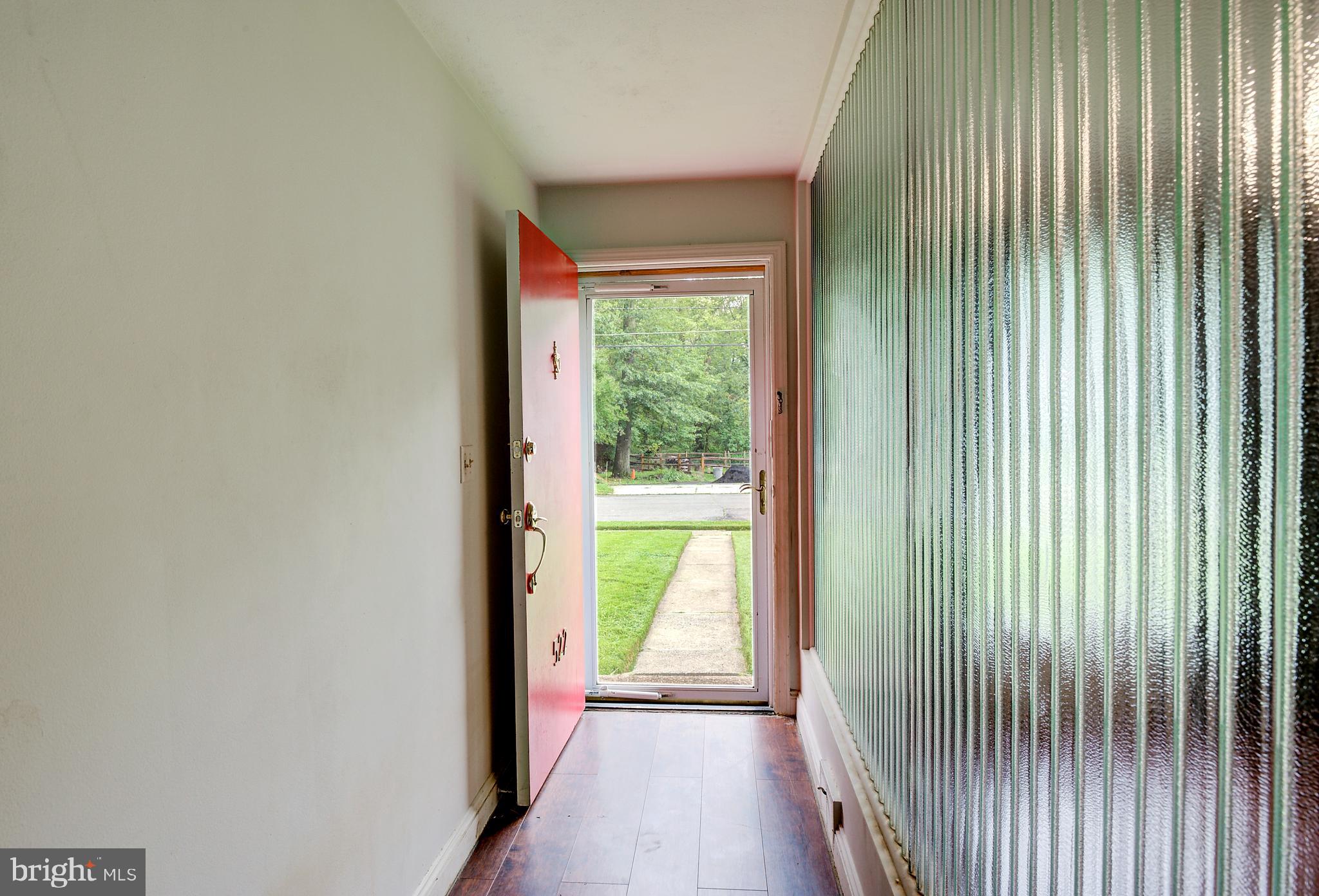 522 Sutherland Road Trenton, NJ 08618 - Photo 8 of 26 Entry Way/Foyer with Original Glass Wall