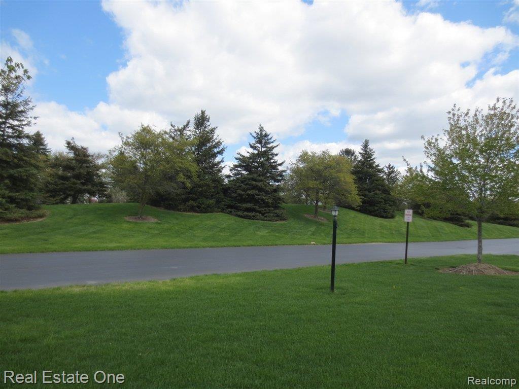 1675 Huntington Park, Unit 5 Rochester, MI 48309 - Photo 3 of 14 STREEET VIEW