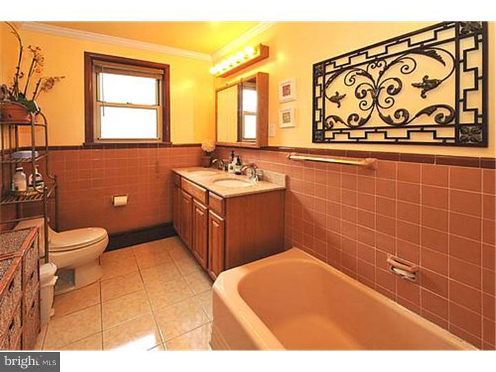 1008 Vernon Road Philadelphia, PA 19150 - Photo 11 of 21 Bathroom
