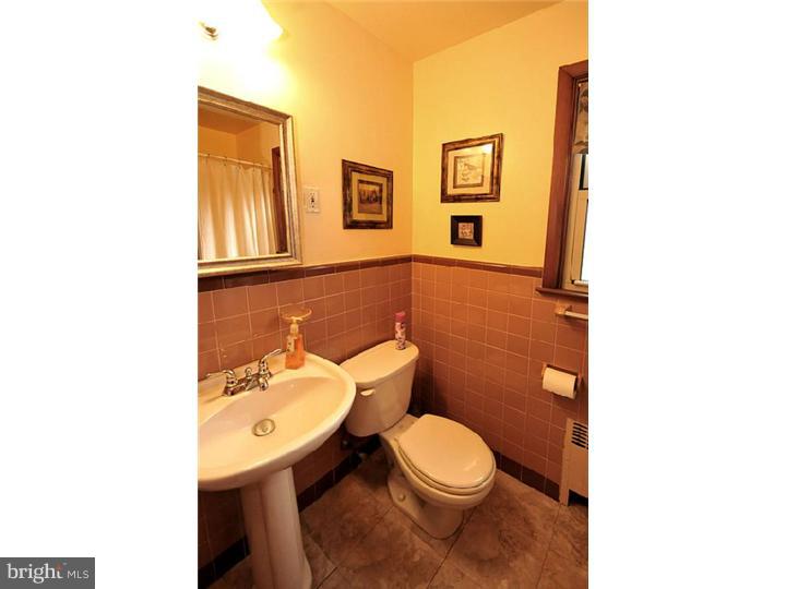 1008 Vernon Road Philadelphia, PA 19150 - Photo 14 of 21 Bathroom