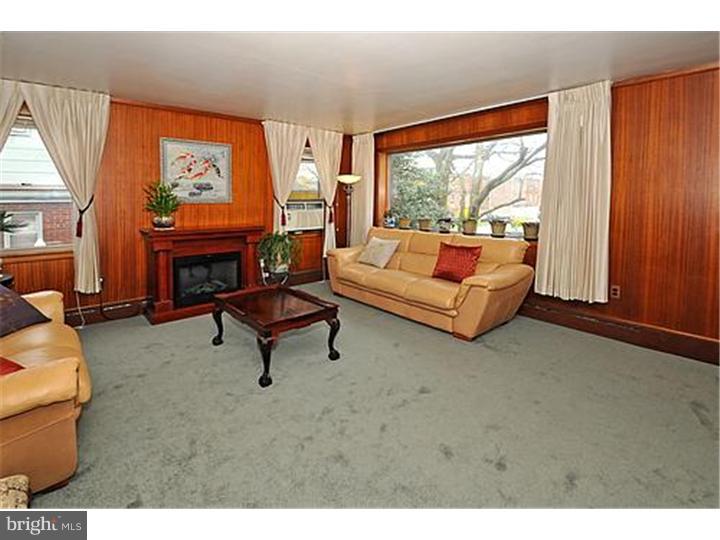 1008 Vernon Road Philadelphia, PA 19150 - Photo 4 of 21 Living Room