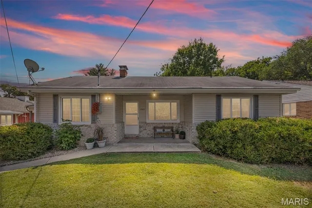 $165,000 | 2303 West Delmar Avenue, Godfrey, IL 62035