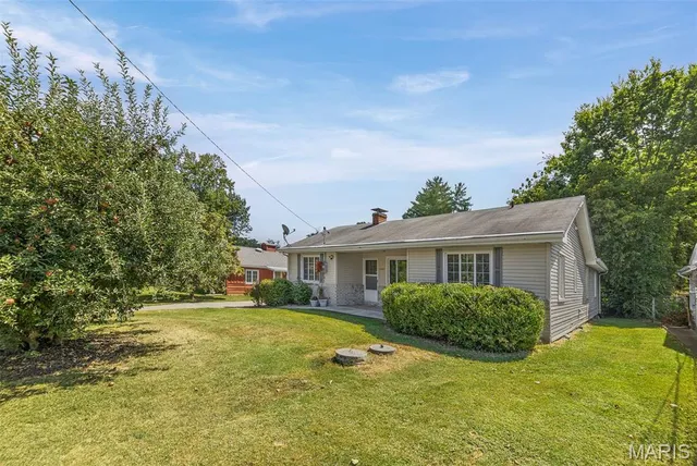 $165,000 | 2303 West Delmar Avenue, Godfrey, IL 62035