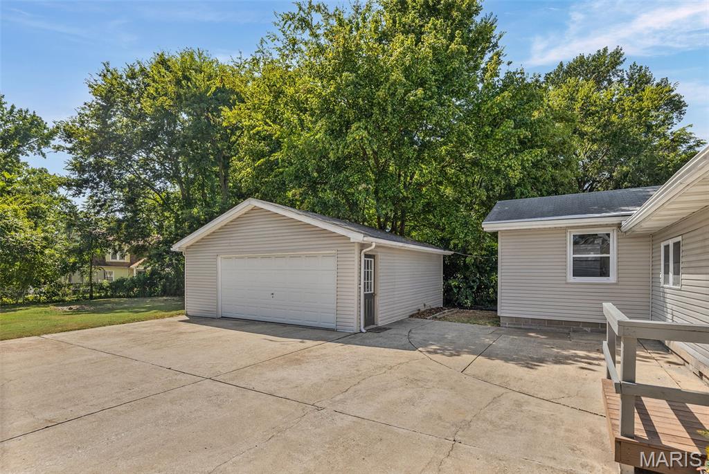 2303 West Delmar Avenue Godfrey, IL 62035 - Photo 7 of 44