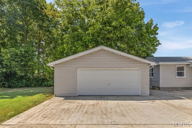 $165,000 | 2303 West Delmar Avenue, Godfrey, IL 62035