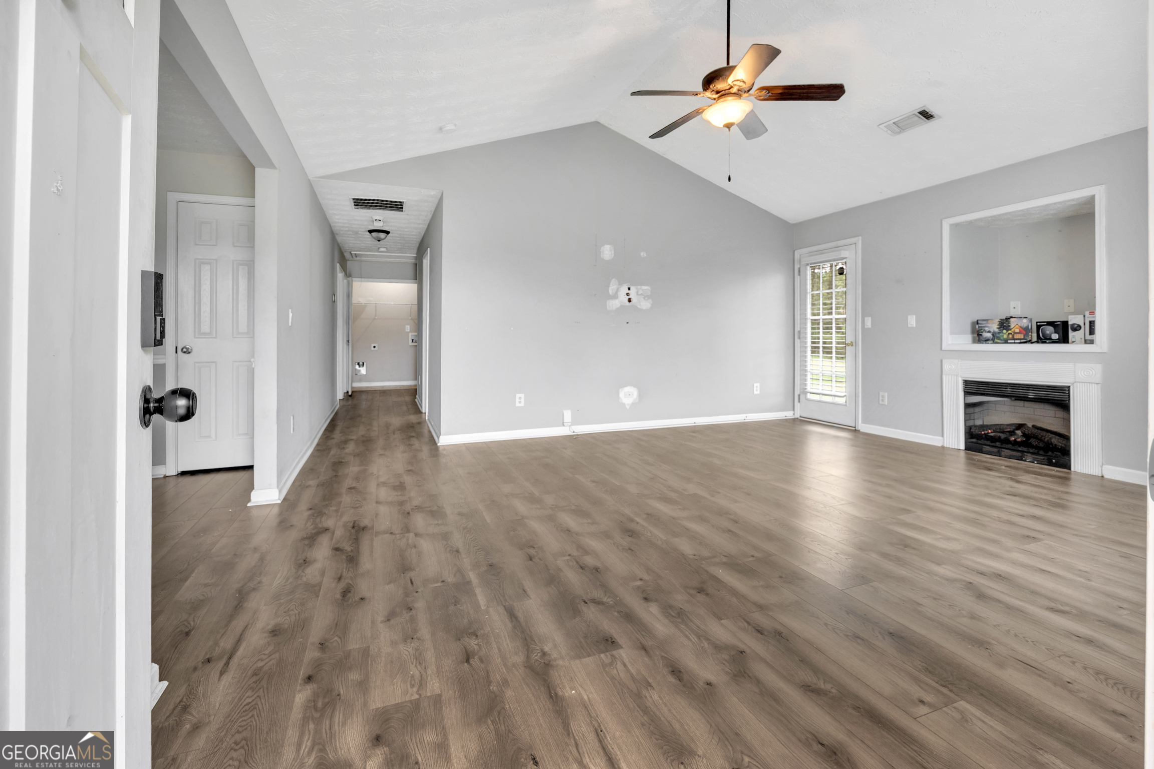 572 Clyde's Way Jackson, GA 30233 - Photo 4 of 30