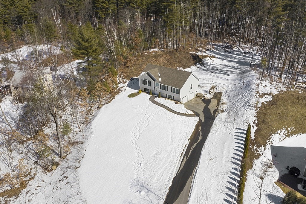 22 West Road Londonderry, NH 03053 - Photo 3 of 36