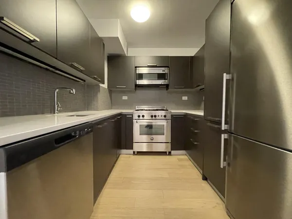 $4,095 | 222 East 39th Street, Unit 25B | Murray Hill