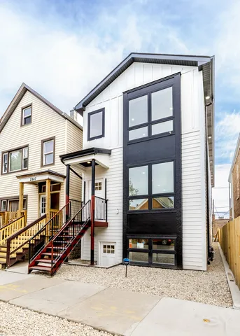 $2,500 | 2949 West 25th Place, Unit 2, Chicago, IL 60623