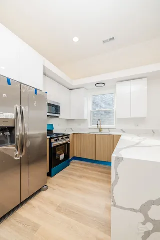 $2,500 | 2949 West 25th Place, Unit 2, Chicago, IL 60623