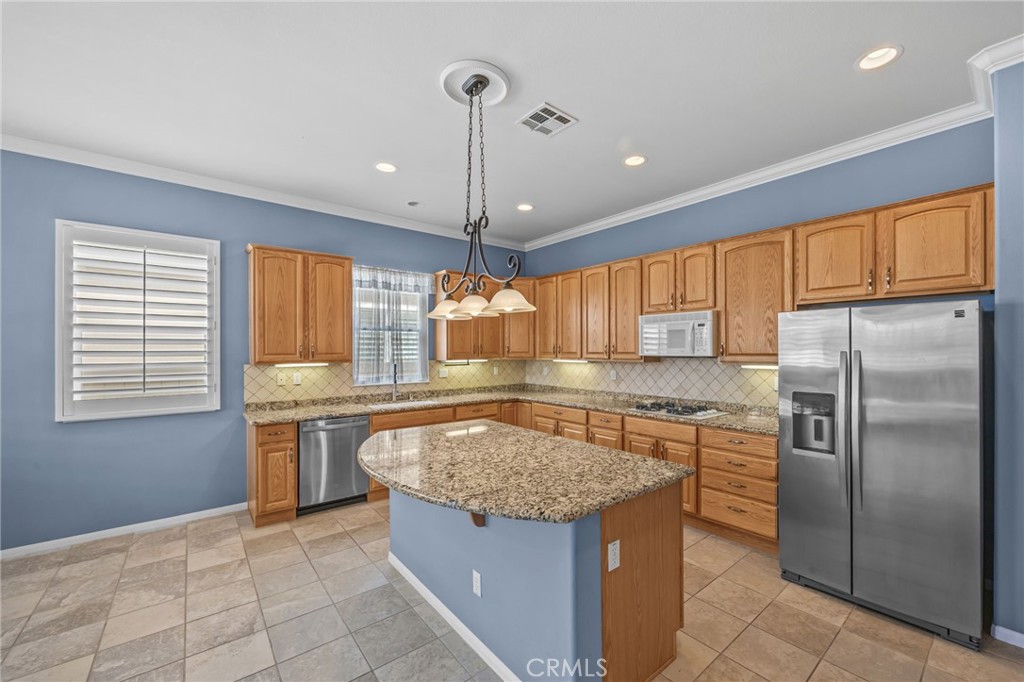 979 Ironwood Road Beaumont, CA 92223 - Photo 10 of 42