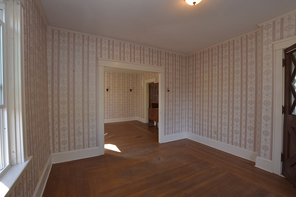 175 Edgehill Road Warwick, RI 02889 - Photo 2 of 12