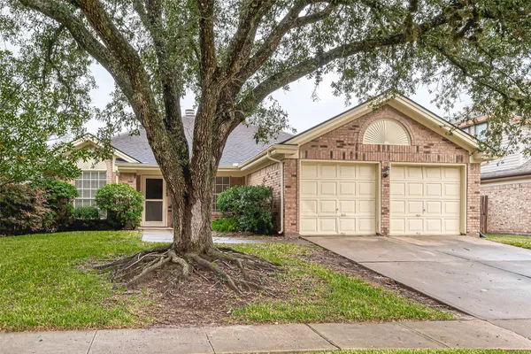 $2,000 | 4431 Duesenberg Drive, Pearland, TX 77584