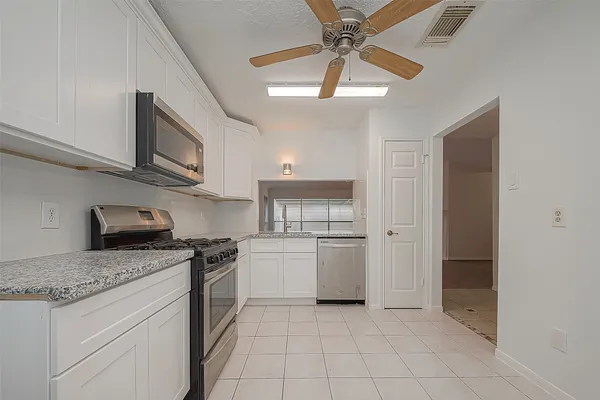 $2,000 | 4431 Duesenberg Drive, Pearland, TX 77584