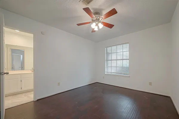 $2,000 | 4431 Duesenberg Drive, Pearland, TX 77584