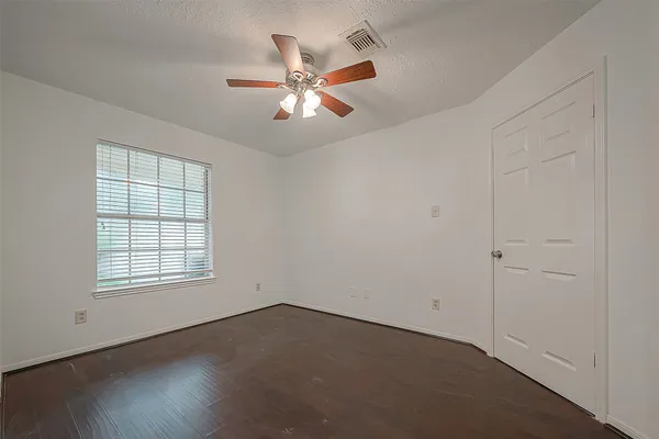 $2,000 | 4431 Duesenberg Drive, Pearland, TX 77584