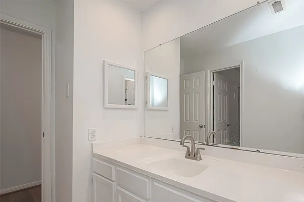 $2,000 | 4431 Duesenberg Drive, Pearland, TX 77584