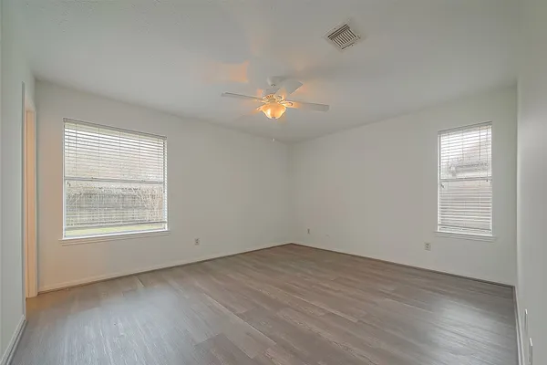 $2,000 | 4431 Duesenberg Drive, Pearland, TX 77584