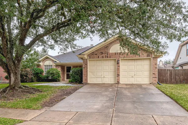 $2,000 | 4431 Duesenberg Drive, Pearland, TX 77584