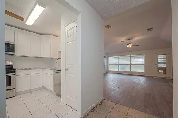$2,000 | 4431 Duesenberg Drive, Pearland, TX 77584