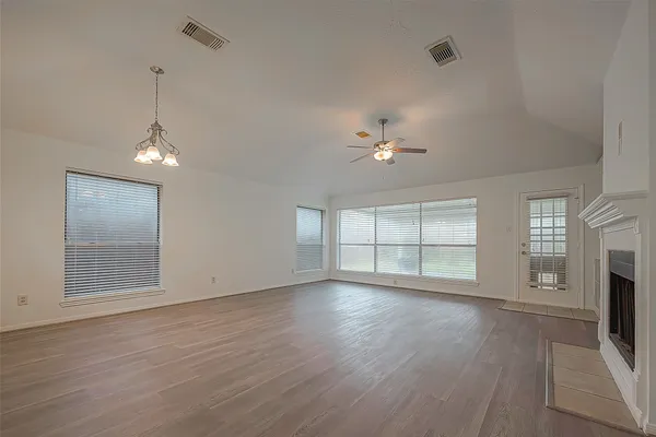 $2,000 | 4431 Duesenberg Drive, Pearland, TX 77584