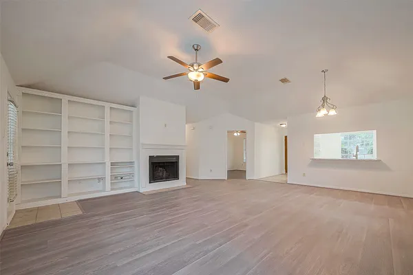 $2,000 | 4431 Duesenberg Drive, Pearland, TX 77584