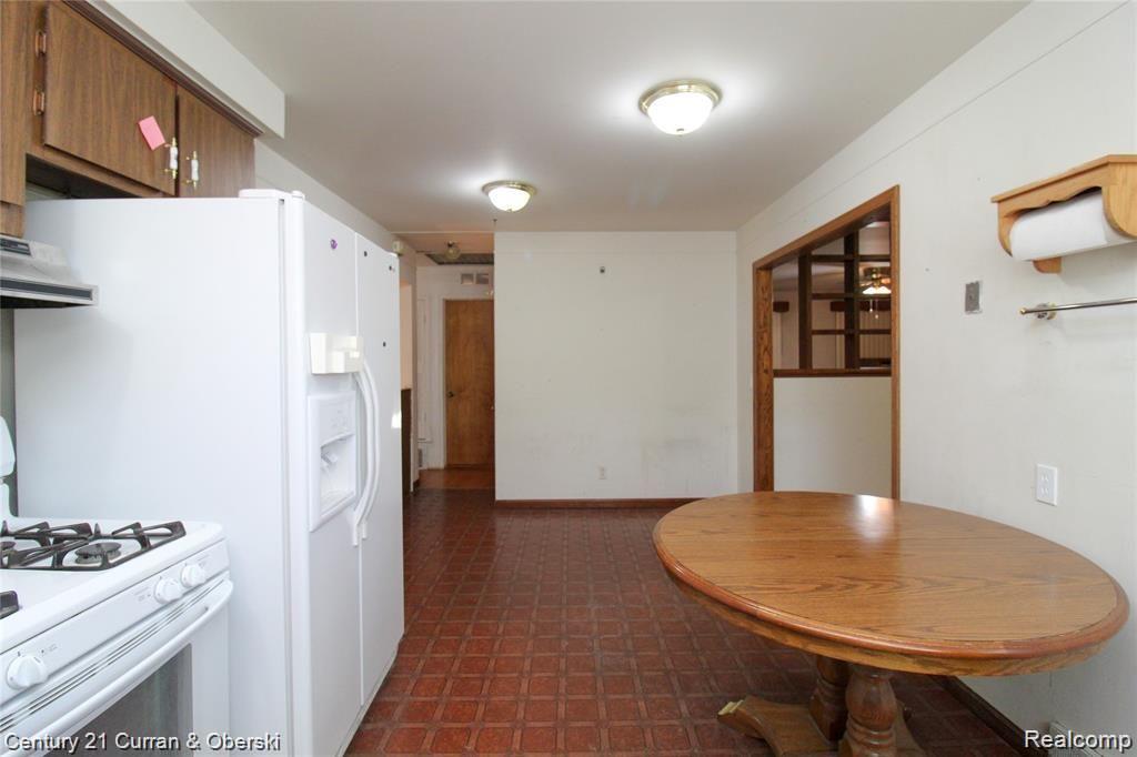 6312 Cambourne Road Dearborn Heights, MI 48127 - Photo 5 of 24