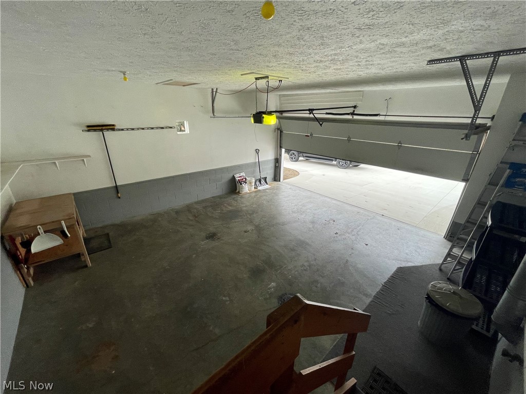 720 Springfield Road, Unit K Columbiana, OH 44408 - Photo 18 of 20 Large garage