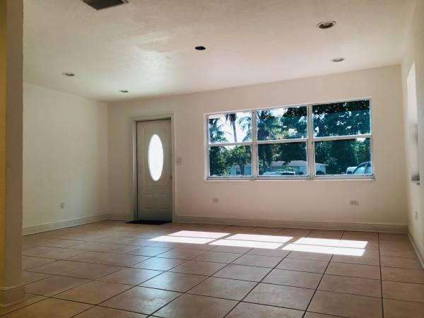 3384 Gulfstream Road Palm Springs, FL 33461 - Photo 6 of 12 12