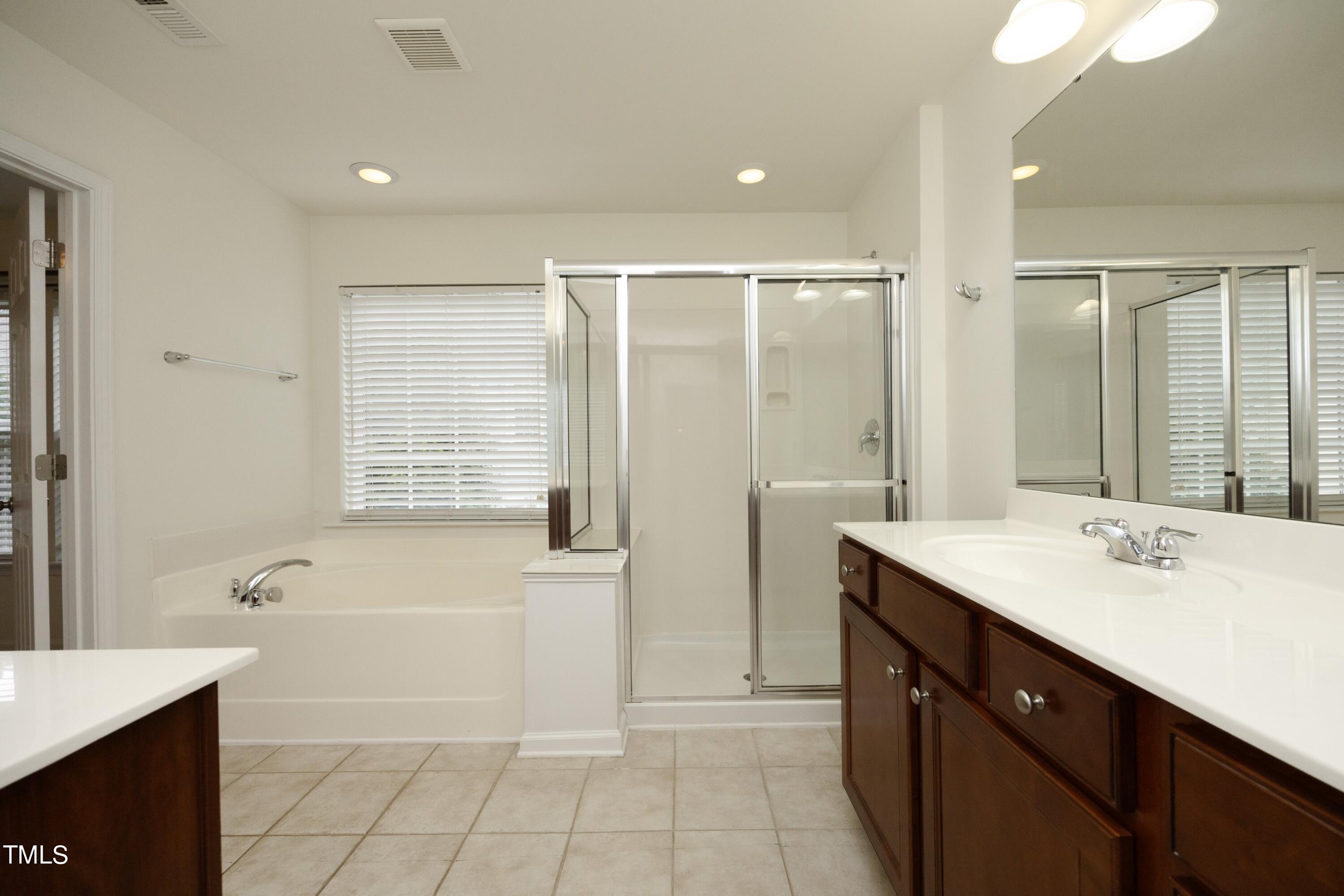 2502 Silverpalm Street Raleigh, NC 27612 - Photo 12 of 29 18PrimaryBath