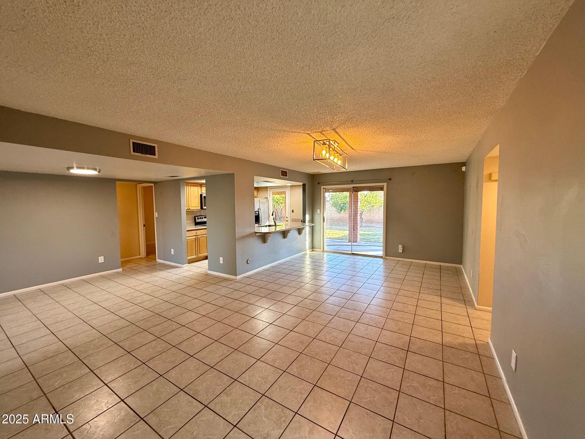 1105 West Juanita Avenue Mesa, AZ 85210 - Photo 6 of 25 a view of an empty room and window