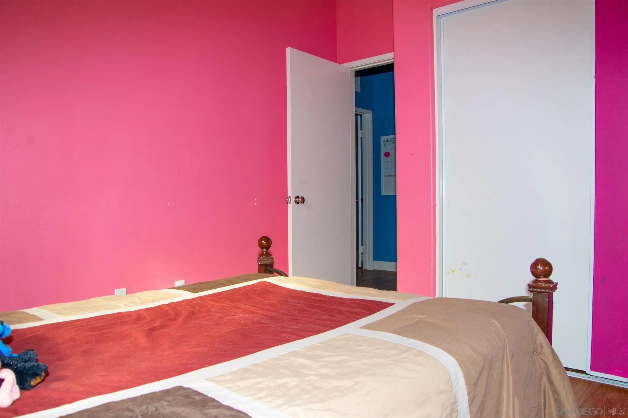 2131 Canvas Way San Jacinto, CA 92582 - Photo 26 of 36 a bedroom with a bed and a mirror