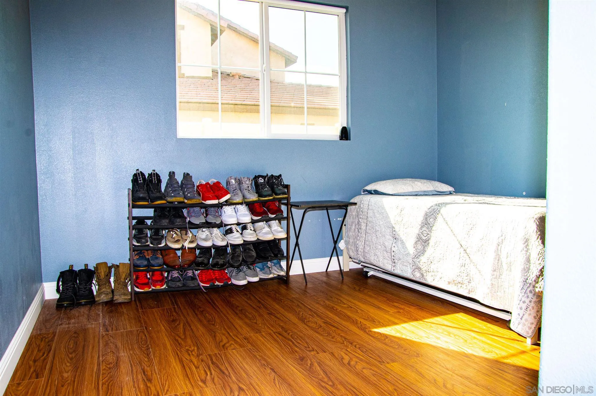 2131 Canvas Way San Jacinto, CA 92582 - Photo 27 of 36 a bedroom with furniture and a wooden floor