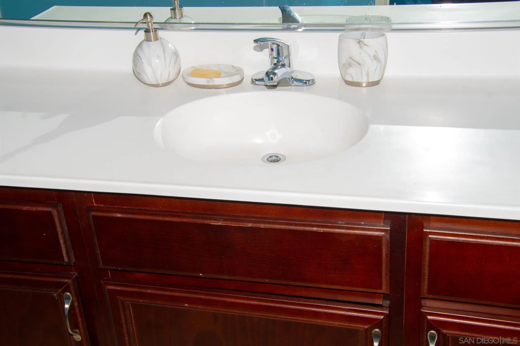 2131 Canvas Way San Jacinto, CA 92582 - Photo 30 of 36 a bathroom with a sink and a mirror