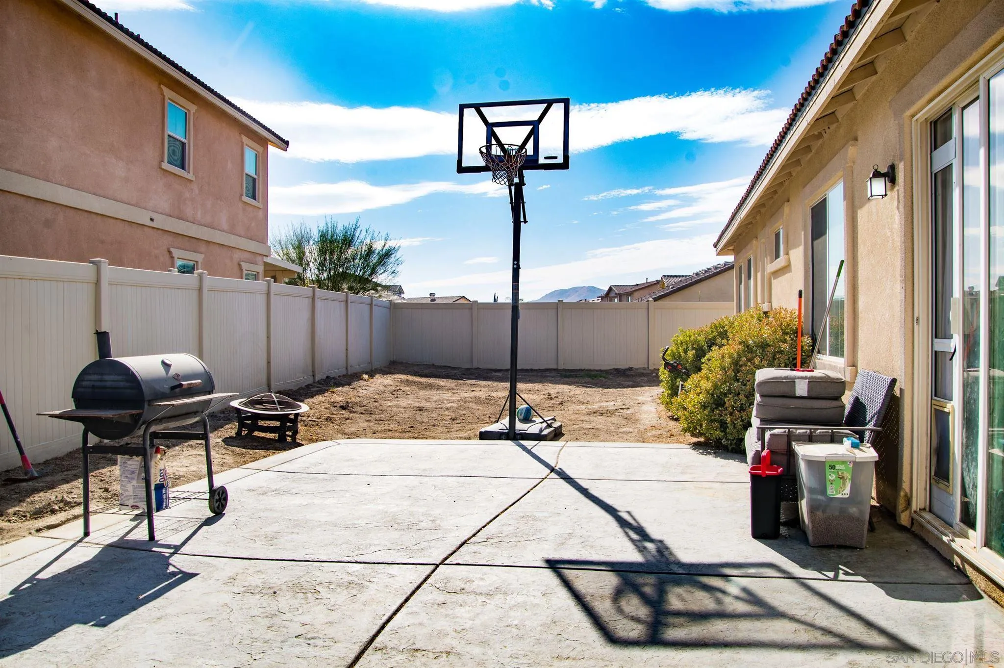 2131 Canvas Way San Jacinto, CA 92582 - Photo 36 of 36 a outdoor space with the benches and the view of living room