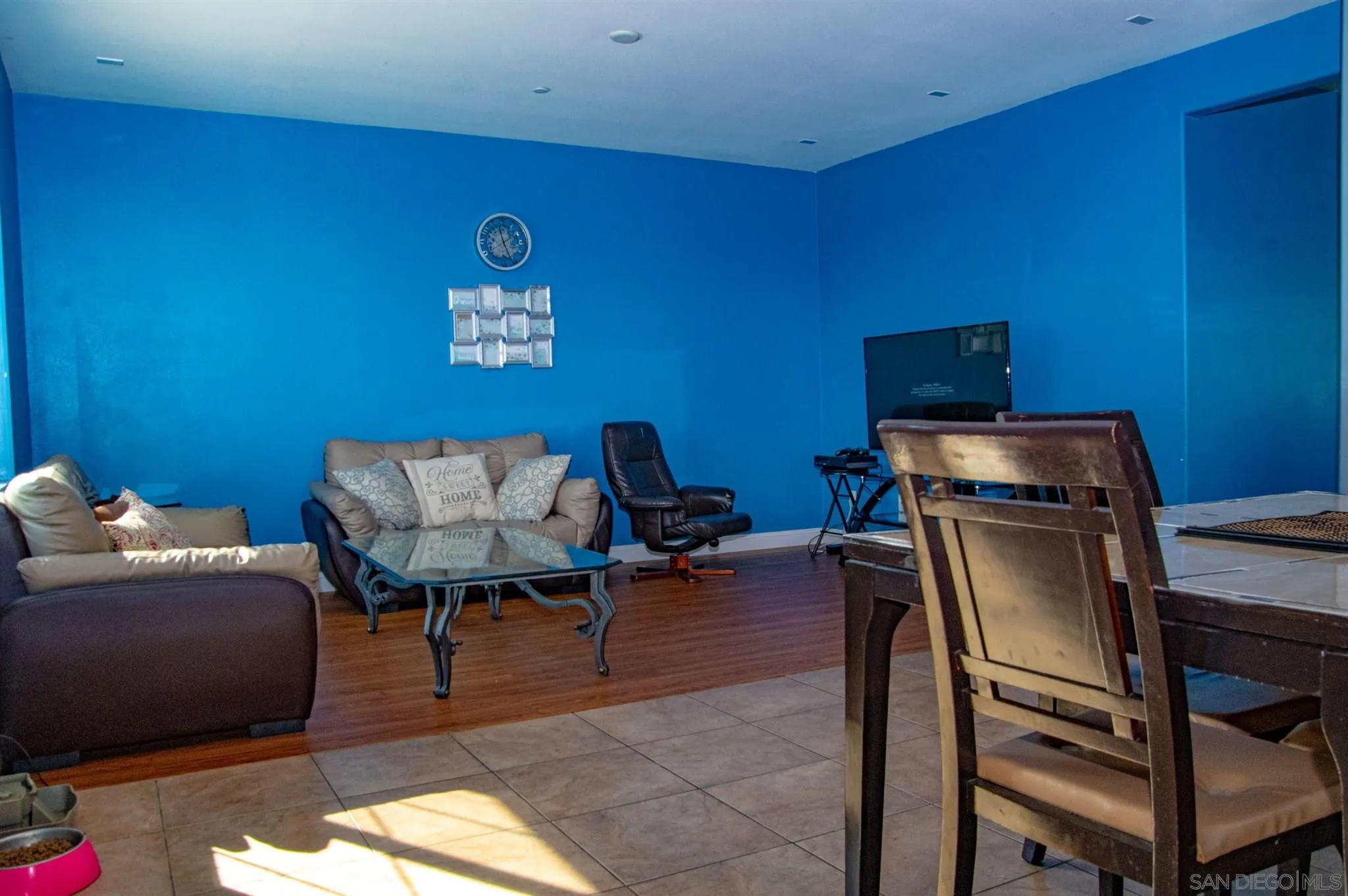 2131 Canvas Way San Jacinto, CA 92582 - Photo 8 of 36 a livingroom with furniture and a flat screen tv