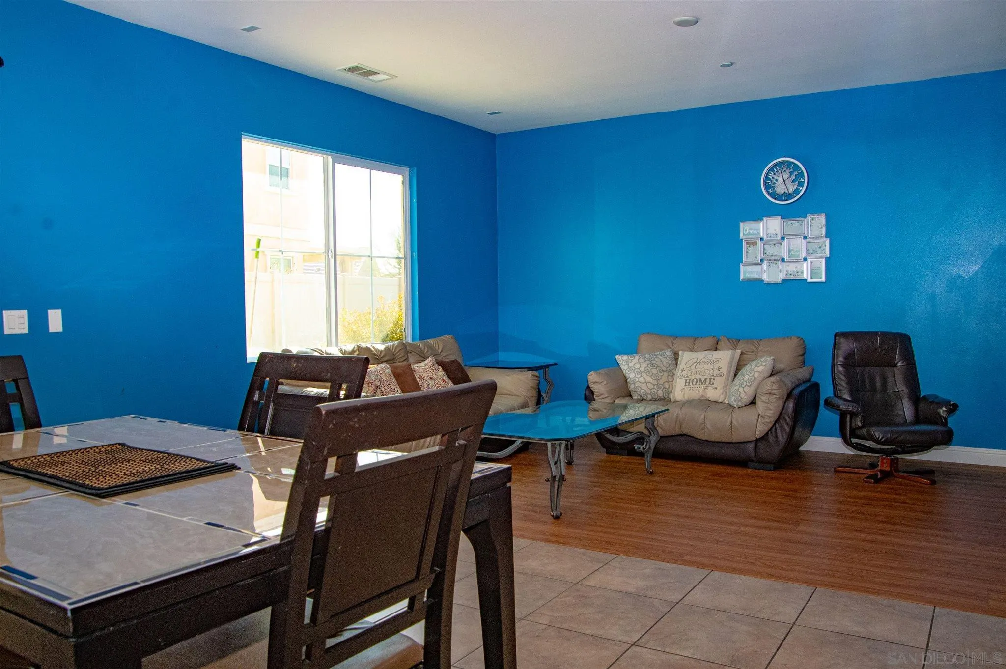 2131 Canvas Way San Jacinto, CA 92582 - Photo 9 of 36 a view of a livingroom with furniture