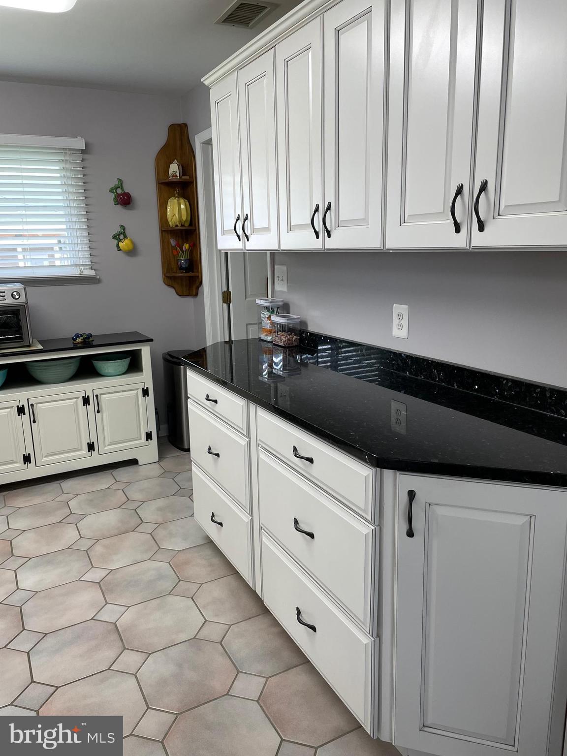 1918 Poplar Road Essex, MD 21221 - Photo 8 of 40 Granite Countertops