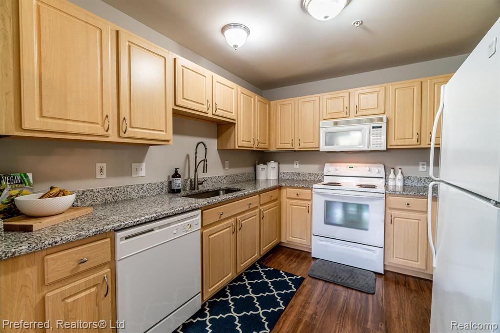 16928 Farmington Road Livonia, MI 48154 - Photo 7 of 28