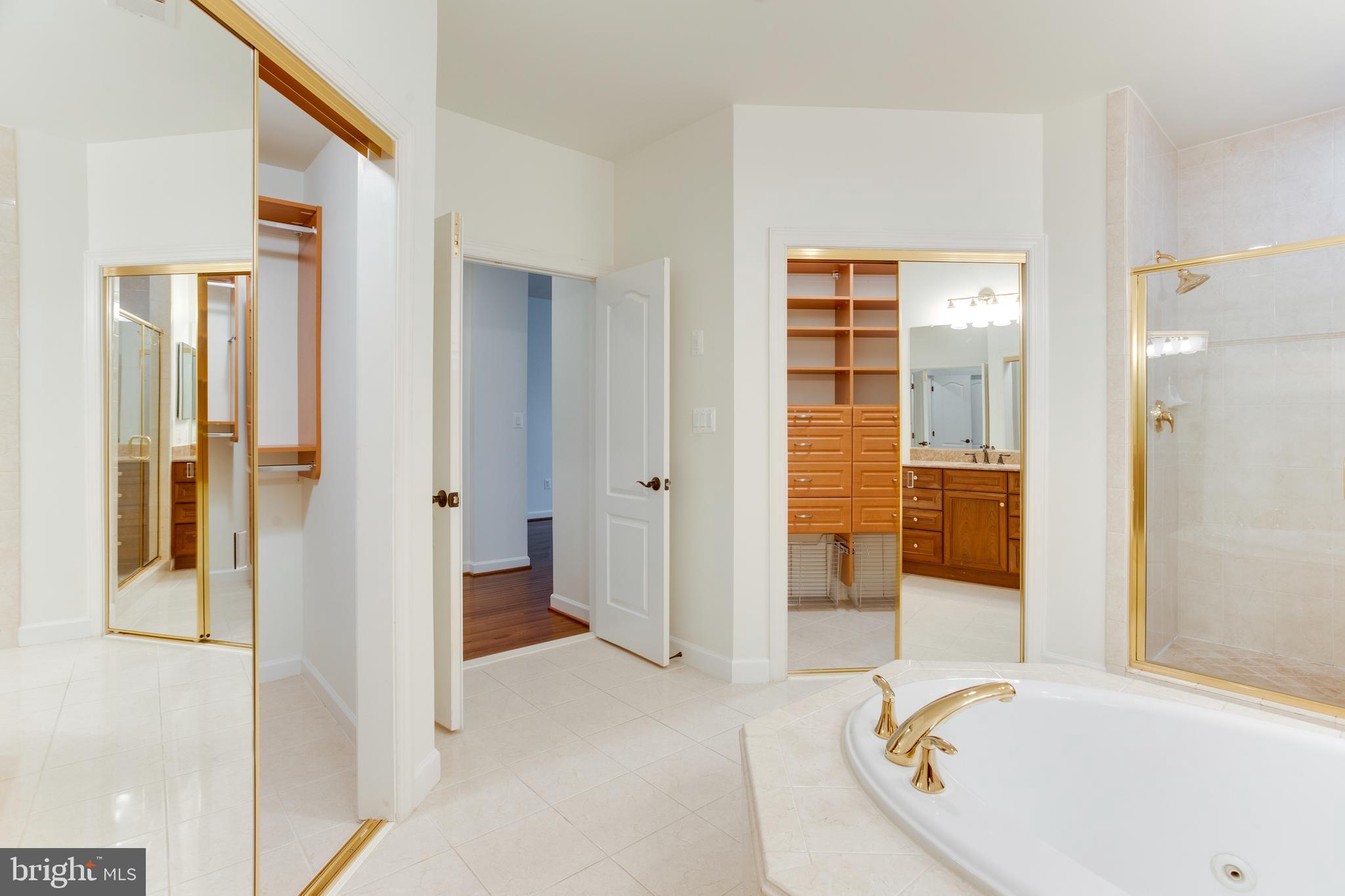 18353 Fairway Oaks Square Leesburg, VA 20176 - Photo 38 of 50 a bathroom with a tub and shower